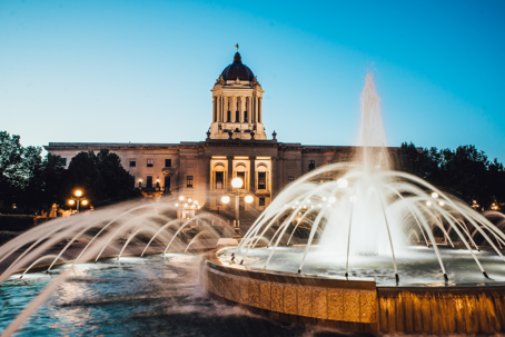 Políticas empresariales favorables en Manitoba que atraen a inmigrantes